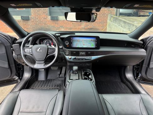 Used 2021 Lexus LS 500 w/ Accessory Package (Z1) RWD image 25