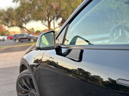 Used 2023 Tesla Model Y Performance image 6