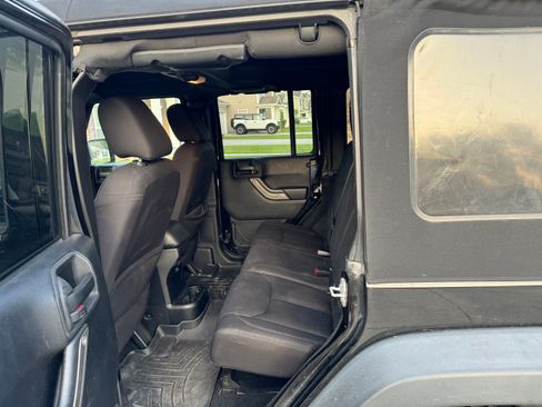 Used 2013 Jeep Wrangler Unlimited Sport image 10