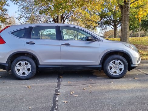 Used 2016 Honda CR-V LX image 5