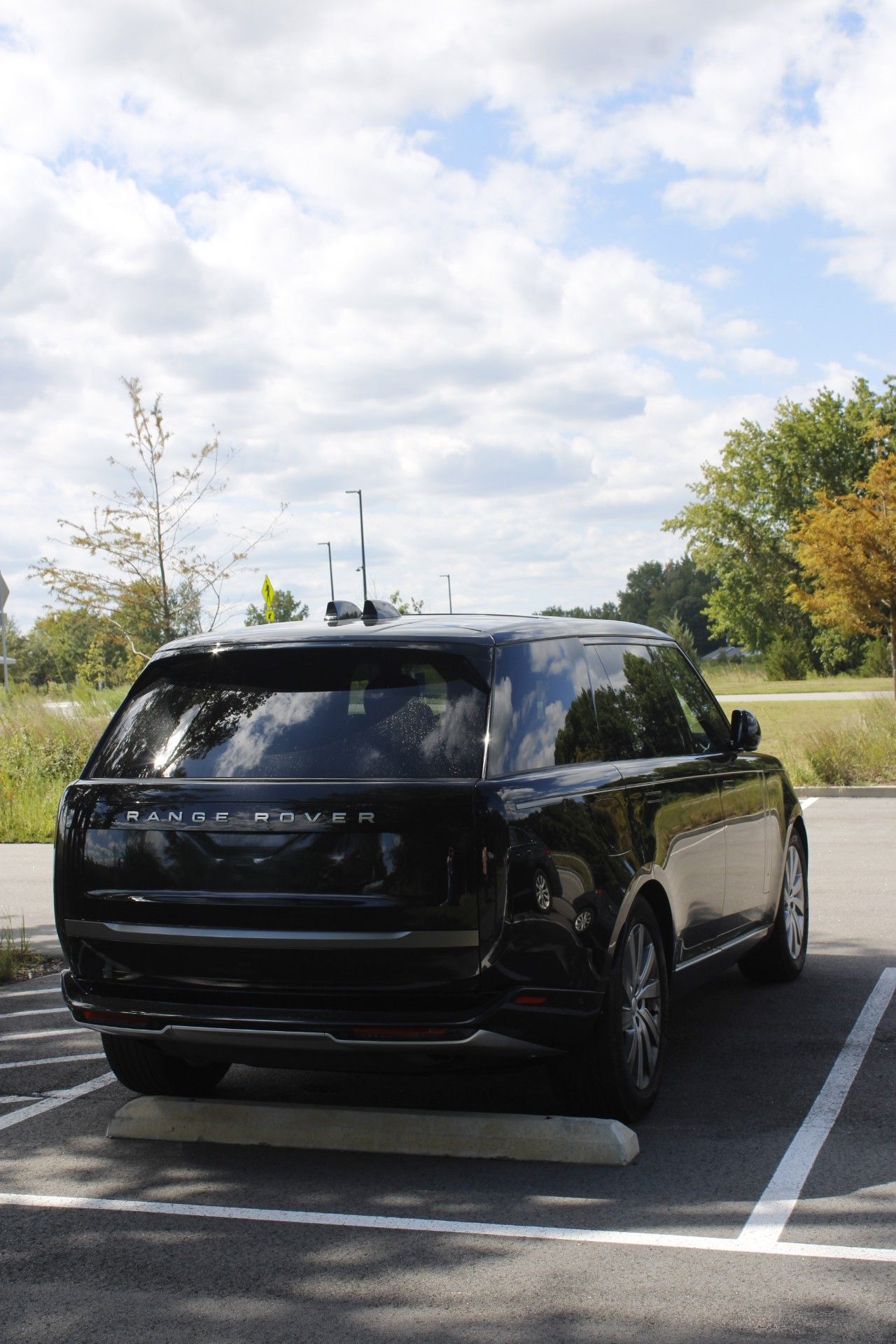 Used 2024 Land Rover Range Rover Long Wheelbase SE AWD/4WD image 15