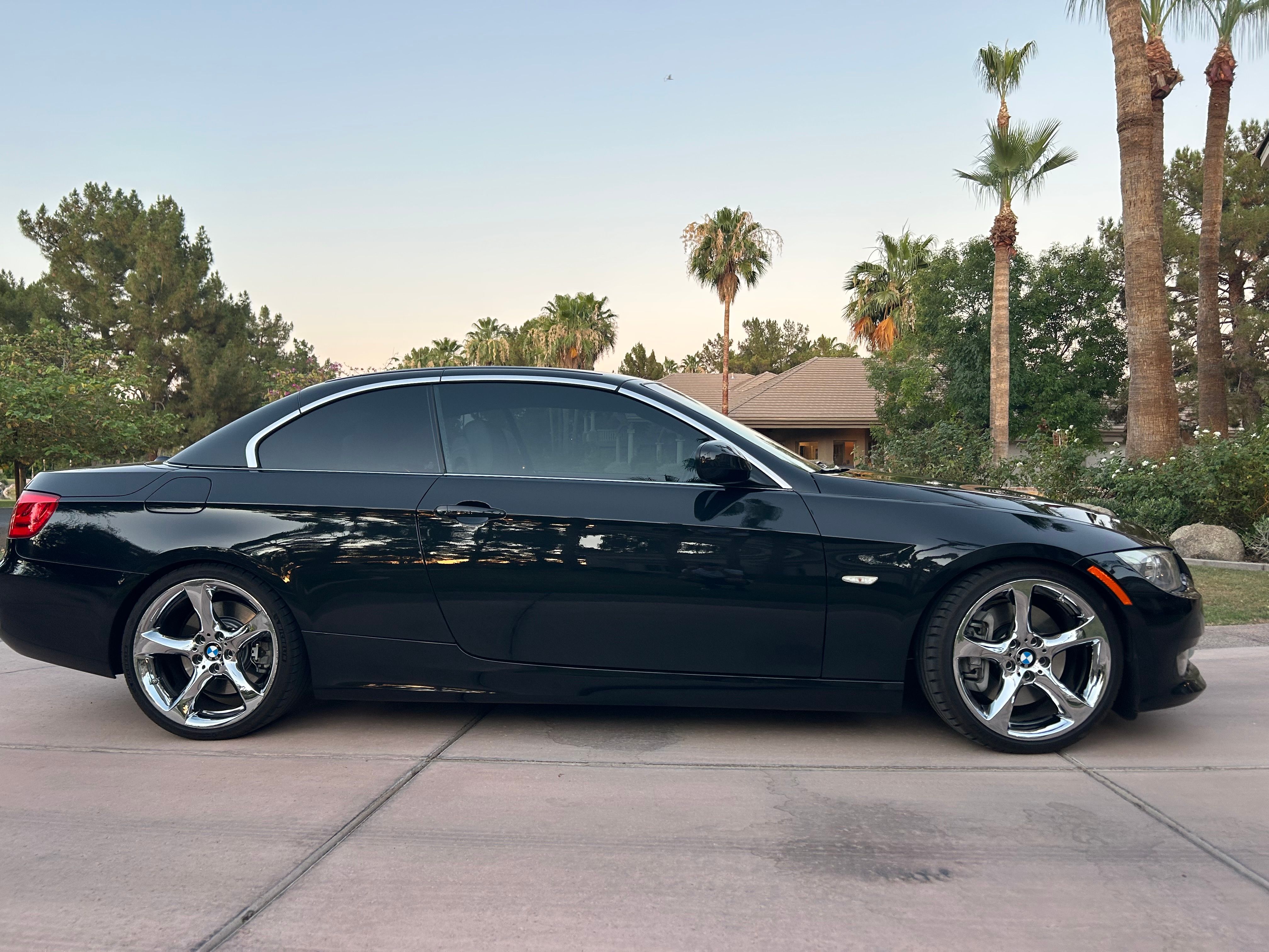 Used 2011 BMW 335i Convertible RWD image 1