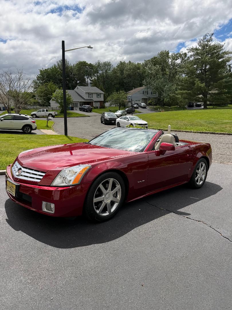 Used 2006 Cadillac XLR RWD image 1