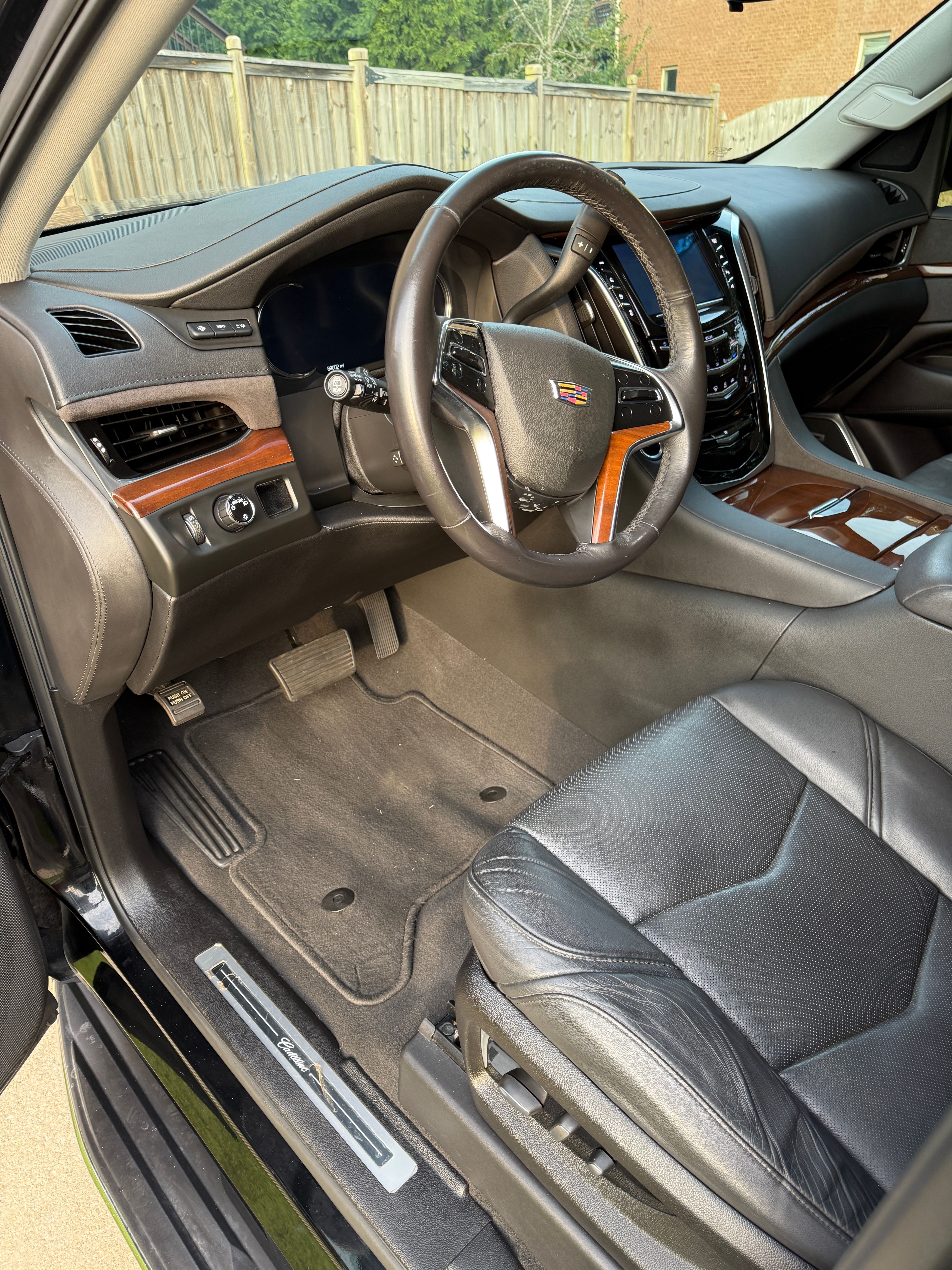 Used 2019 Cadillac Escalade Luxury RWD image 12