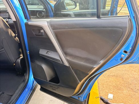 Used 2016 Toyota RAV4 LE image 9