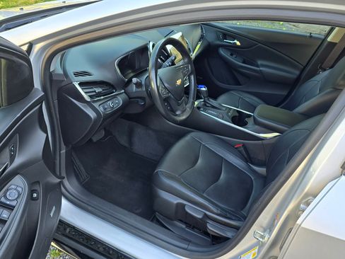 Used 2017 Chevrolet Volt Premier w/ Driver Confidence II Package FWD image 13