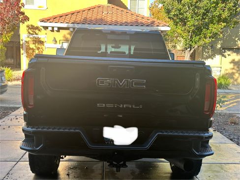 Used 2022 GMC Sierra 3500 Denali w/ Denali Black Diamond Edition image 5