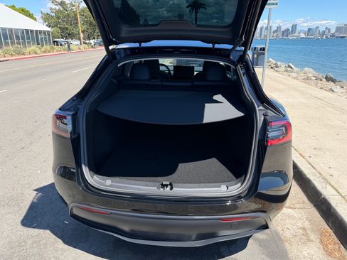 Used 2025 Tesla Model Y Long Range image 16