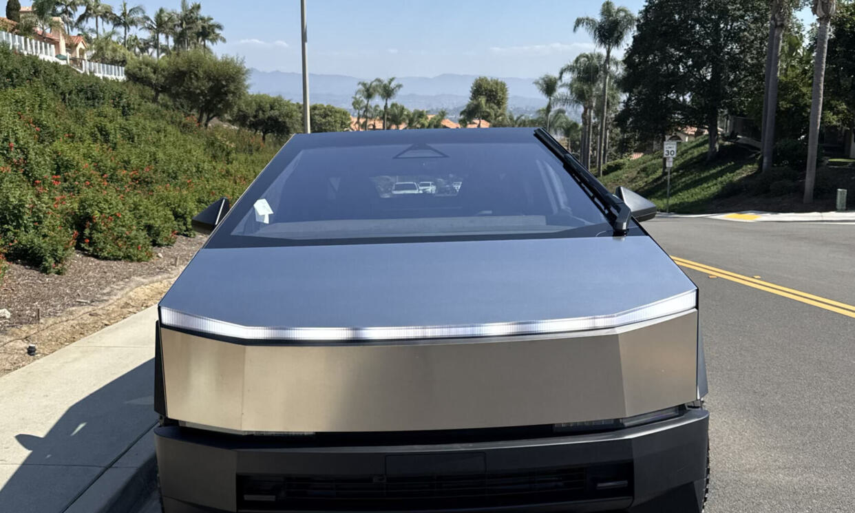 Used 2024 Tesla Cybertruck Cyberbeast AWD/4WD image 2
