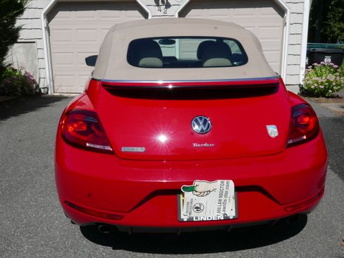 Used 2013 Volkswagen Beetle 2.0T FWD image 9
