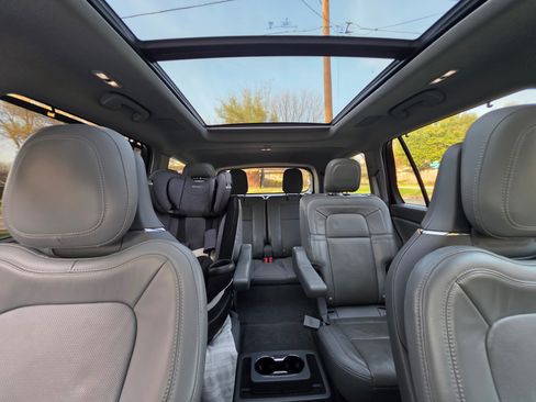 Used 2020 Lincoln Aviator Reserve w/ Equipment Group 202A image 12