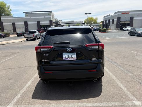 Used 2022 Toyota RAV4 XLE AWD/4WD image 5