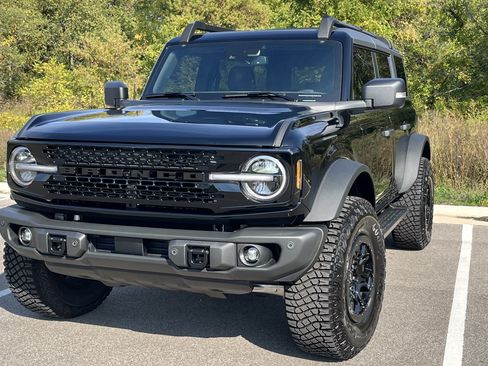 Used 2023 Ford Bronco Wildtrak image 2