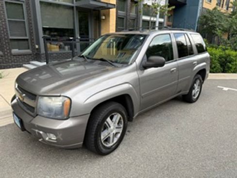 Used 2008 Chevrolet TrailBlazer LT w/ Sun And Sound Package AWD/4WD image 1