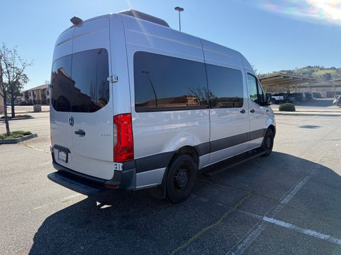 Used 2023 Mercedes-Benz Sprinter 2500 image 9