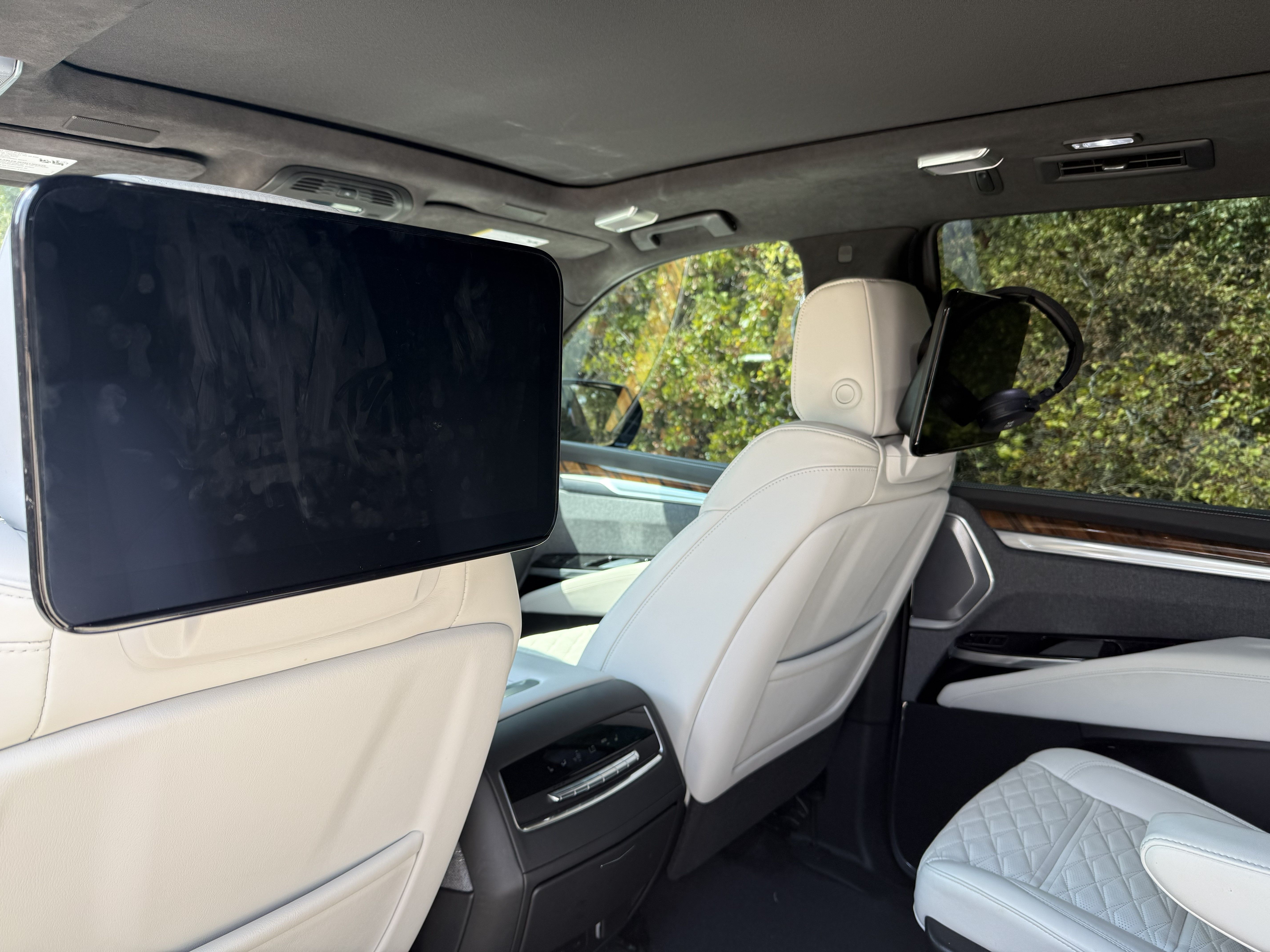 Used 2025 Cadillac Escalade Sport Platinum w/ LPO, ONYX Package AWD/4WD image 12