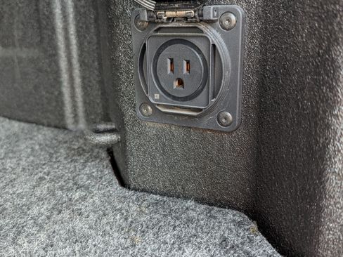 Used 2022 GMC Sierra 1500 SLT image 32