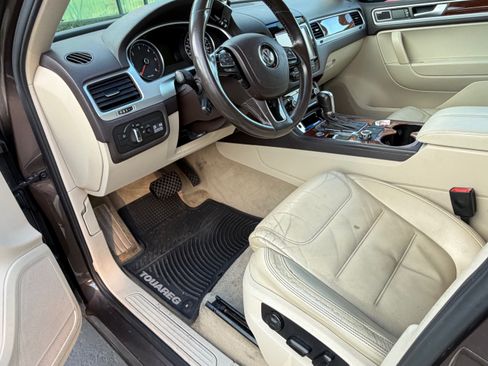 Used 2012 Volkswagen Touareg Executive image 10