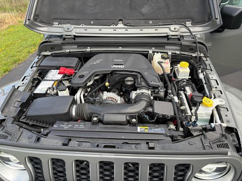 Used 2020 Jeep Gladiator Overland AWD/4WD image 16