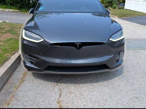 Used 2018 Tesla Model X 75D AWD/4WD image 17