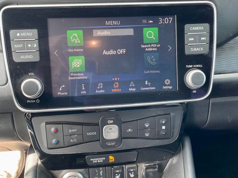 Used 2020 Nissan Leaf SV w/ SV Technology Package FWD image 12