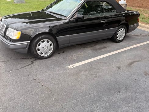 Used 1994 Mercedes-Benz E 320 Convertible image 4