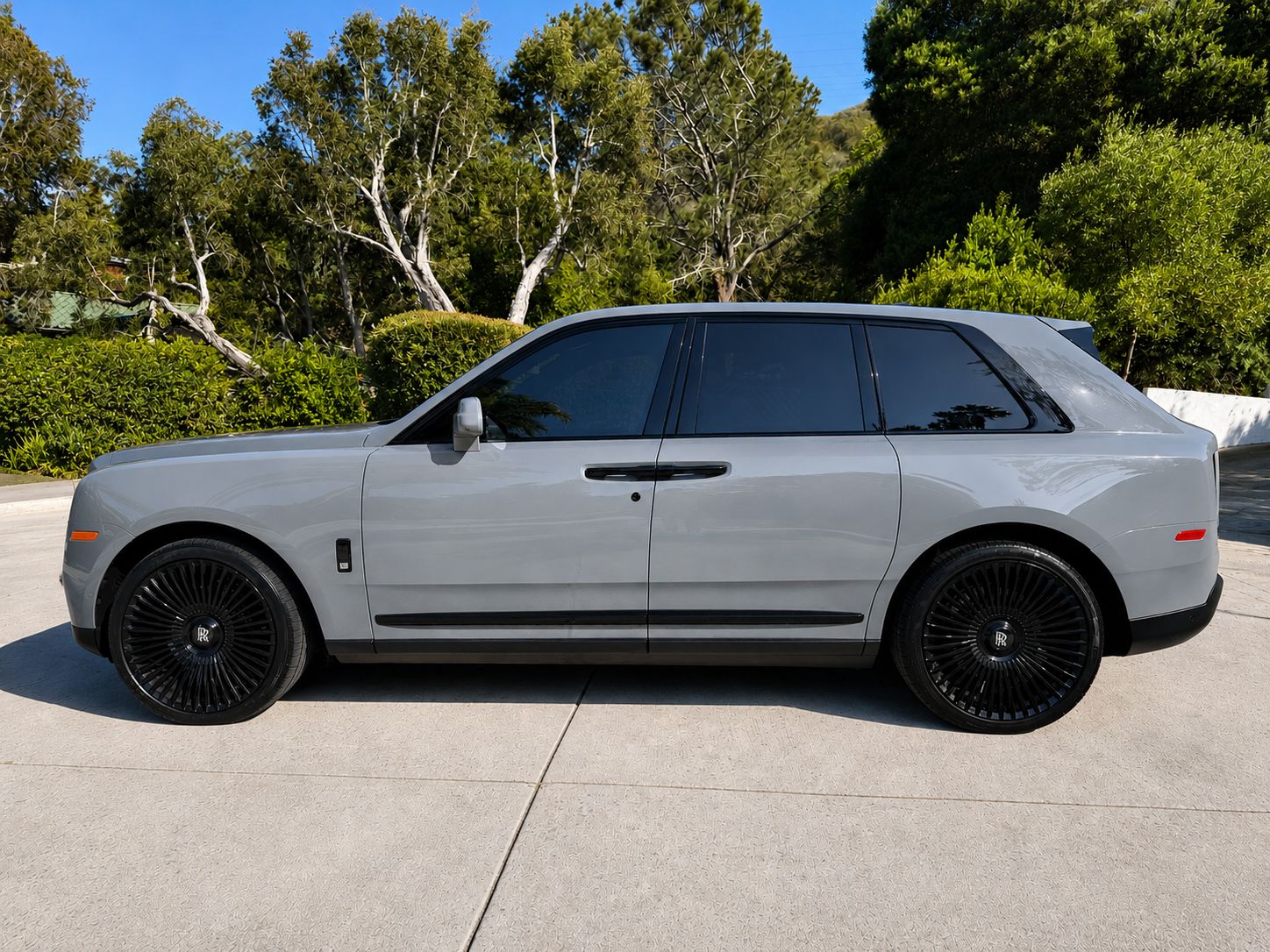 Used 2023 Rolls-Royce Cullinan AWD/4WD image 2