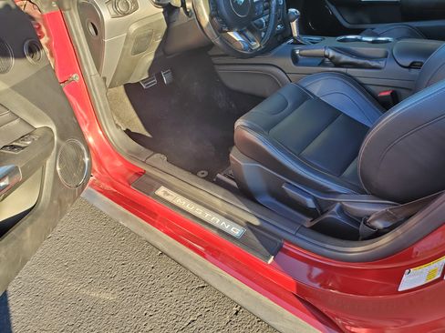 Used 2019 Ford Mustang Premium image 18