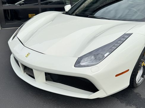 Used 2019 Ferrari 488 GTB RWD image 5