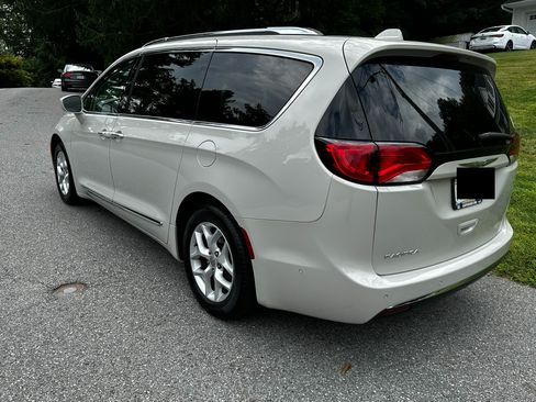 Used 2017 Chrysler Pacifica Touring-L Plus w/ Advanced Safetytec Group image 18