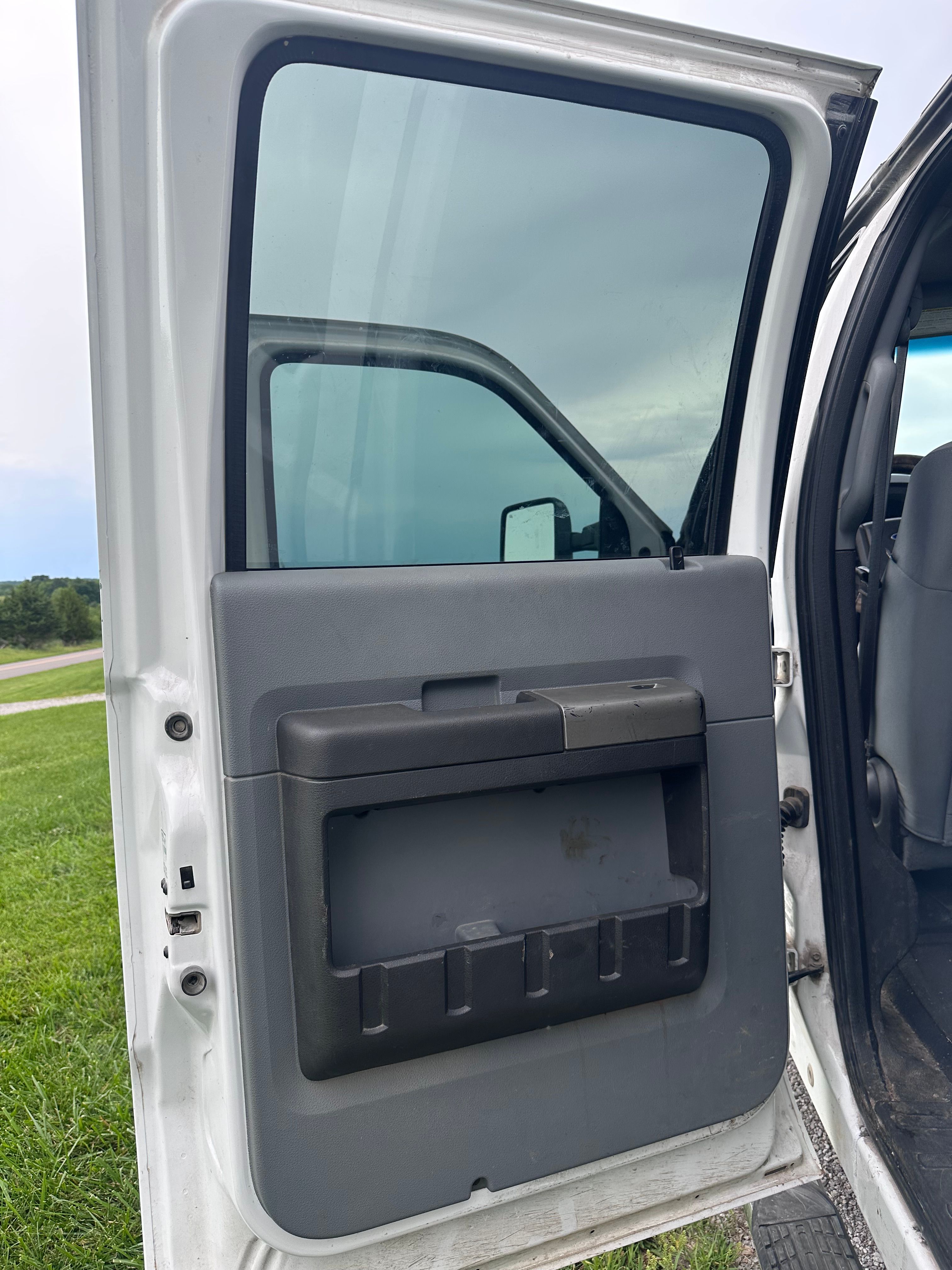 Used 2011 Ford F250 XLT w/ XLT Interior Pkg AWD/4WD image 16