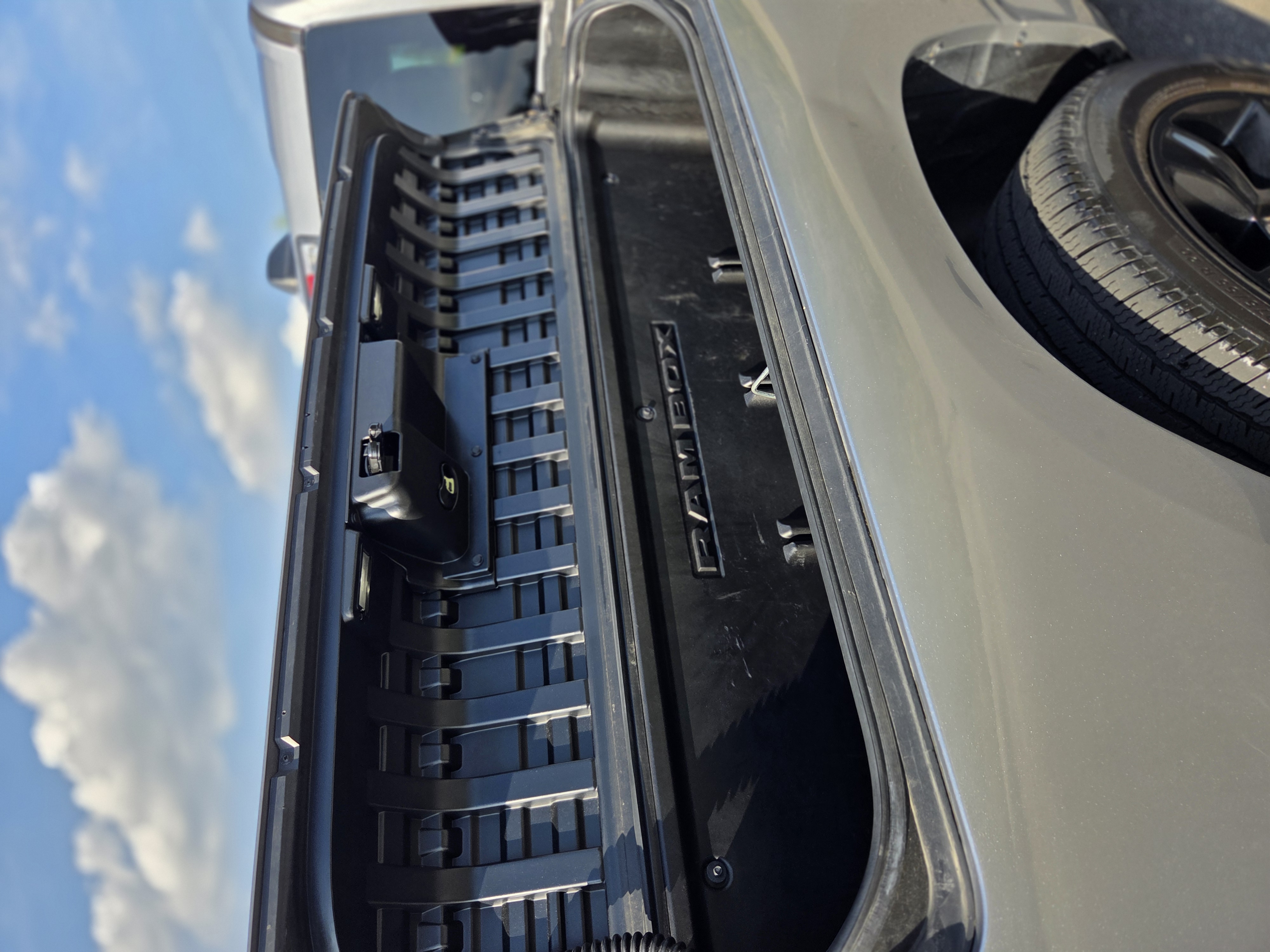 Used 2020 RAM 1500 Big Horn AWD/4WD image 16
