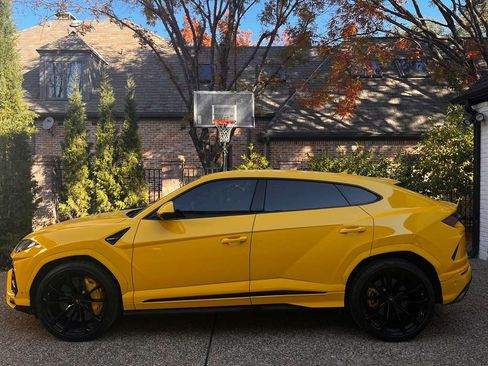Used 2019 Lamborghini Urus image 1