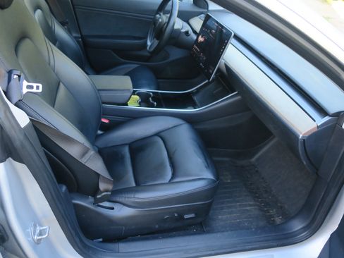 Used 2018 Tesla Model 3 Long Range image 17