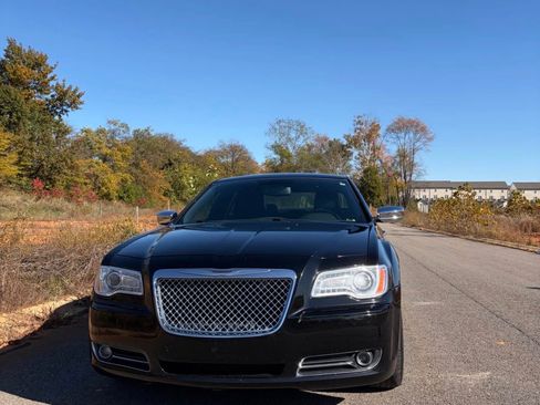 Used 2013 Chrysler 300 C image 1