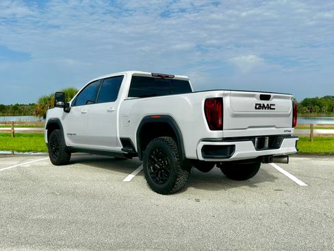 Used 2023 GMC Sierra 2500 AT4 w/ AT4 Preferred Package AWD/4WD image 5