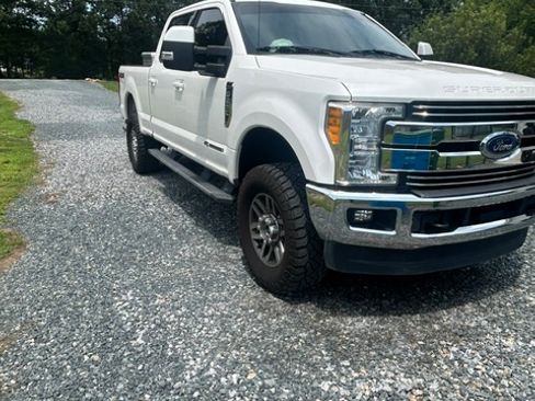 Used 2017 Ford F250 Lariat w/ Lariat Value Package AWD/4WD image 5