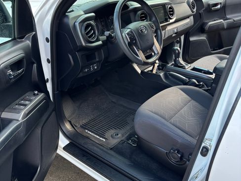 Used 2017 Toyota Tacoma TRD Off-Road w/ Tow Package (A/T) AWD/4WD image 5