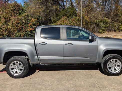 Used 2021 Chevrolet Colorado LT w/ LT Convenience Package image 6