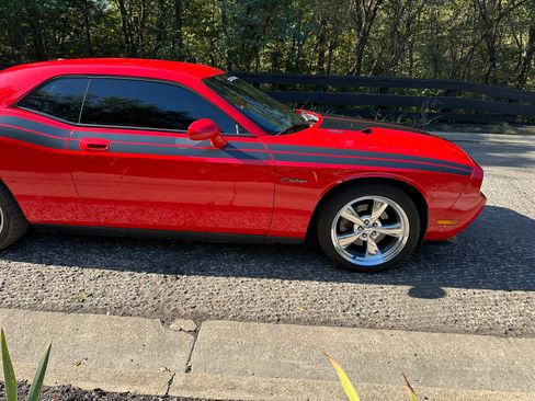 Used 2010 Dodge Challenger R/T image 12
