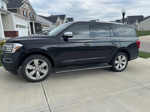Used 2024 Ford Expedition Platinum image 1