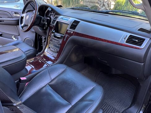Used 2008 Cadillac Escalade AWD image 11