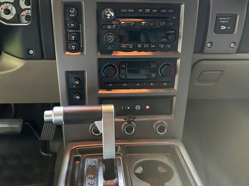 Used 2004 HUMMER H2 w/ Preferred Equipment Group AWD/4WD image 10