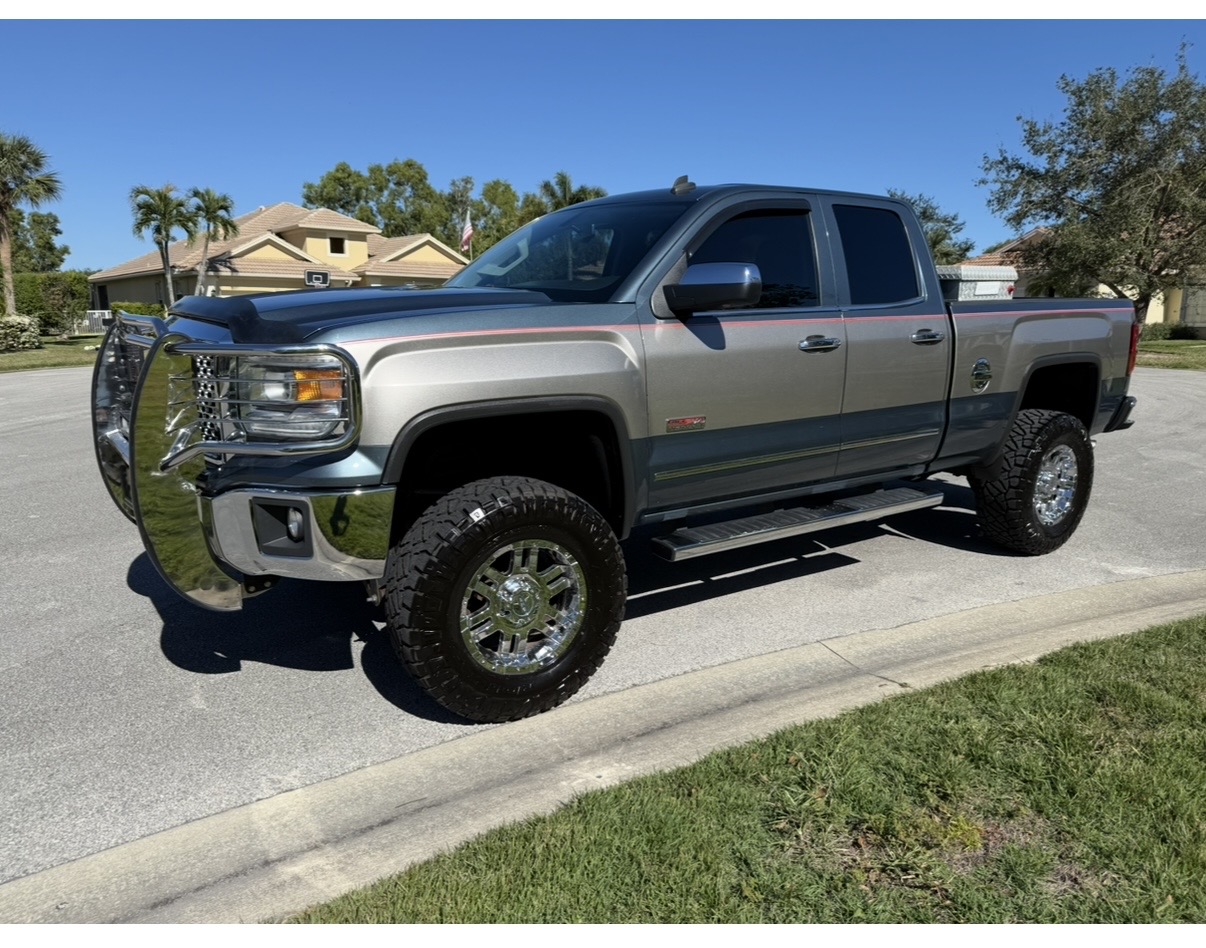 Used 2014 GMC Sierra 1500 SLT w/ All-Terrain Package AWD/4WD image 10