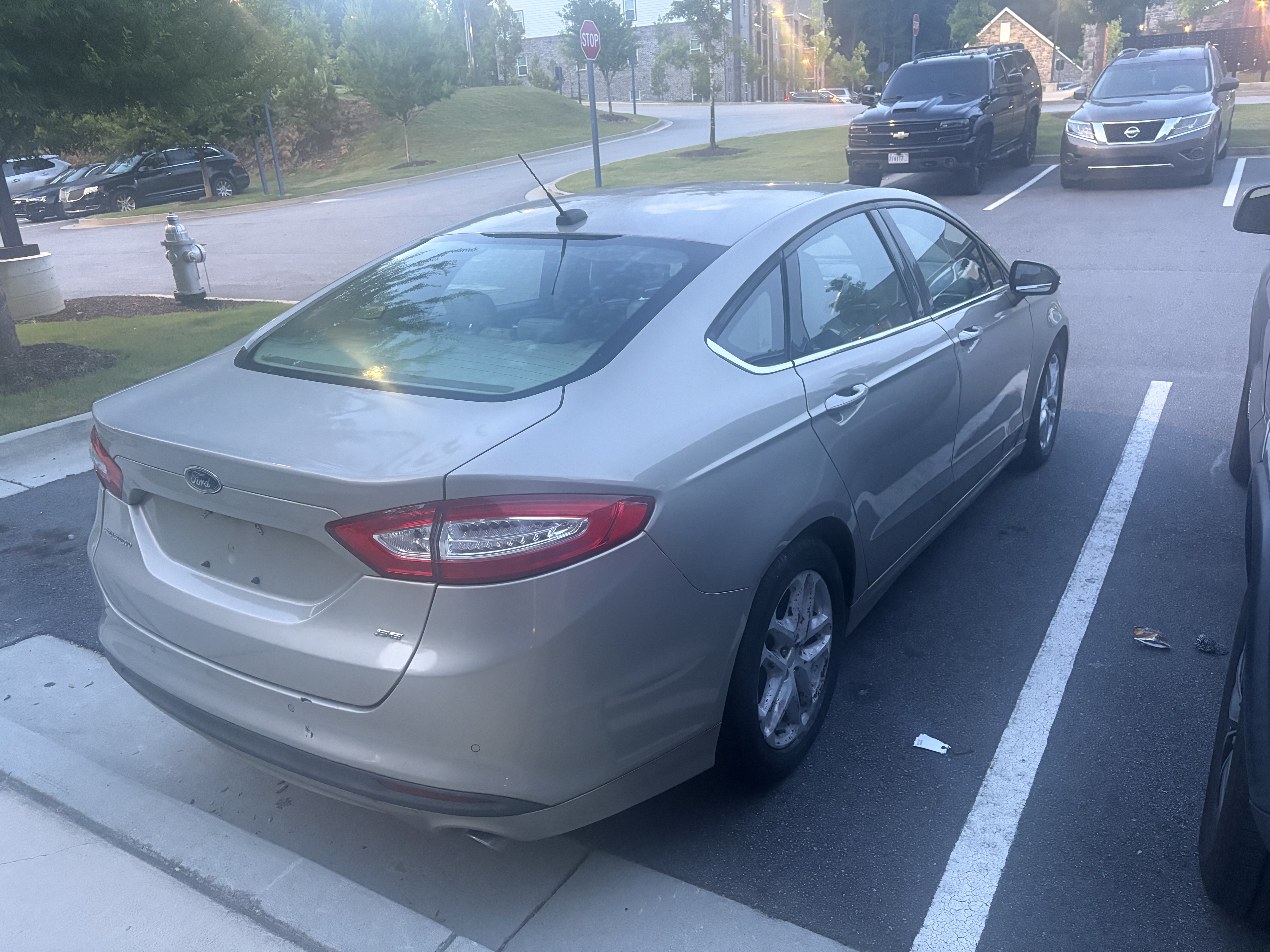 Used 2016 Ford Fusion SE FWD image 5
