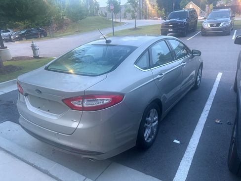 Used 2016 Ford Fusion SE FWD image 5