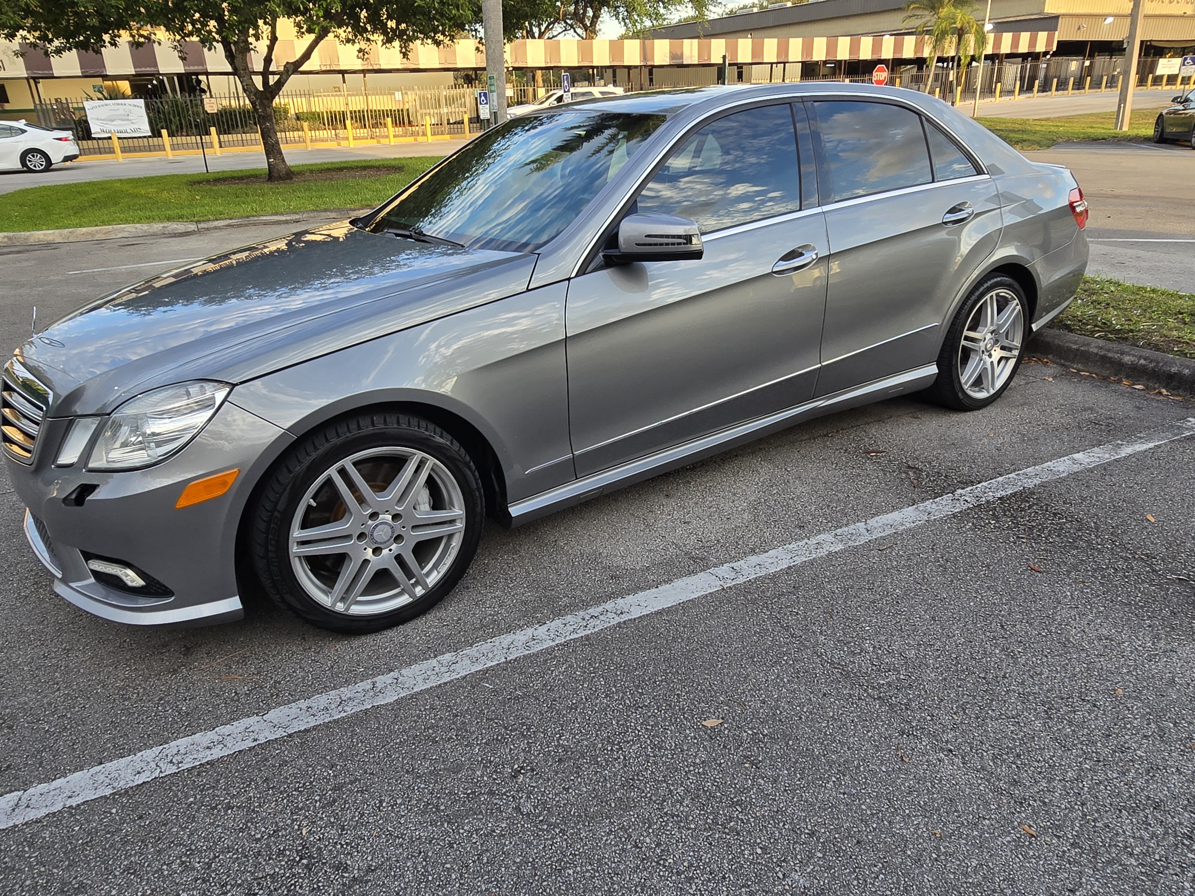 Used 2010 Mercedes-Benz E 550 Sedan image 1