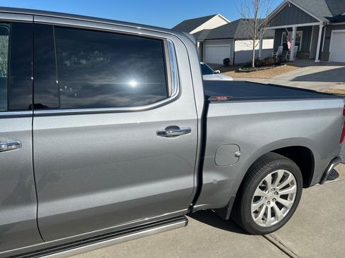 Used 2021 Chevrolet Silverado 1500 High Country w/ Technology Package image 9
