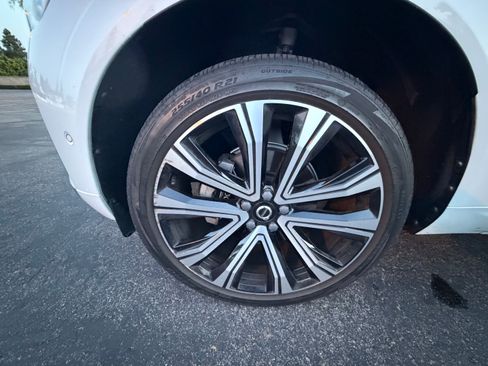 Used 2023 Volvo XC60 B5 Ultimate w/ Climate Package FWD image 22