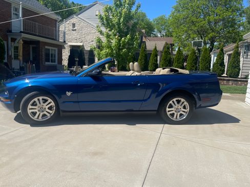 Used 2009 Ford Mustang Premium RWD image 12